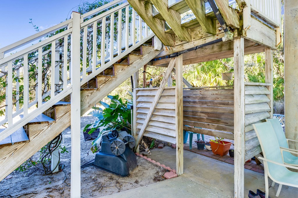 1065 W Gorrie Dr, St. George Island 32328