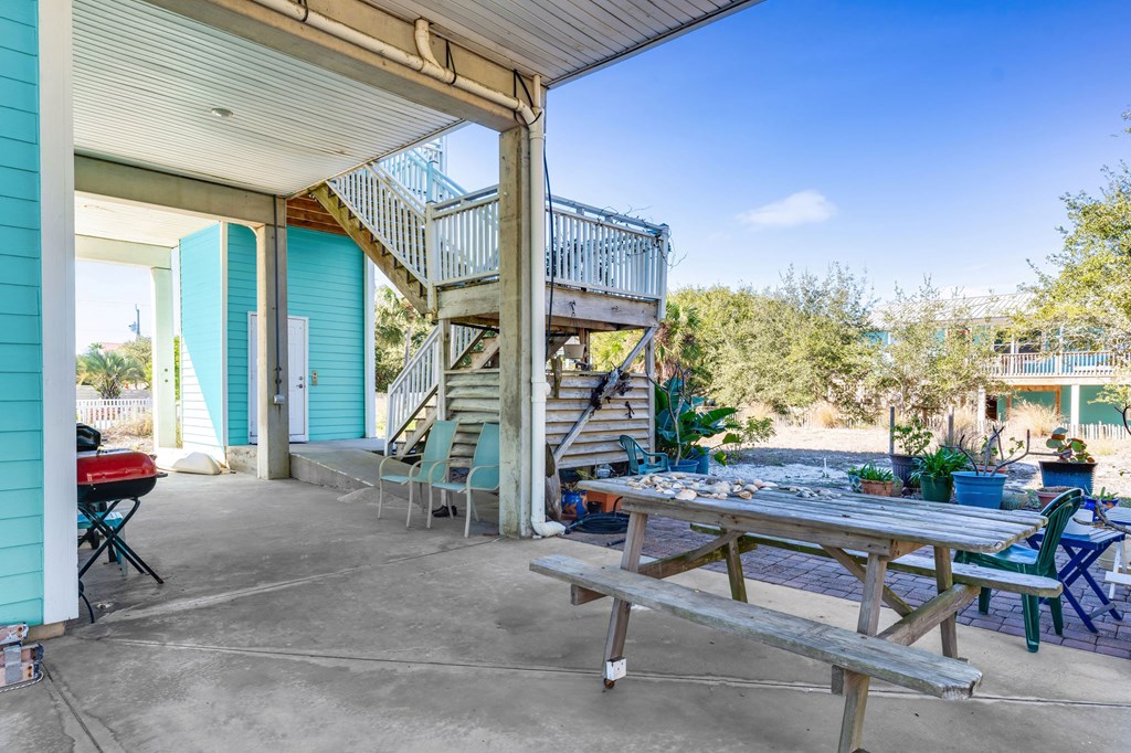 1065 W Gorrie Dr, St. George Island 32328