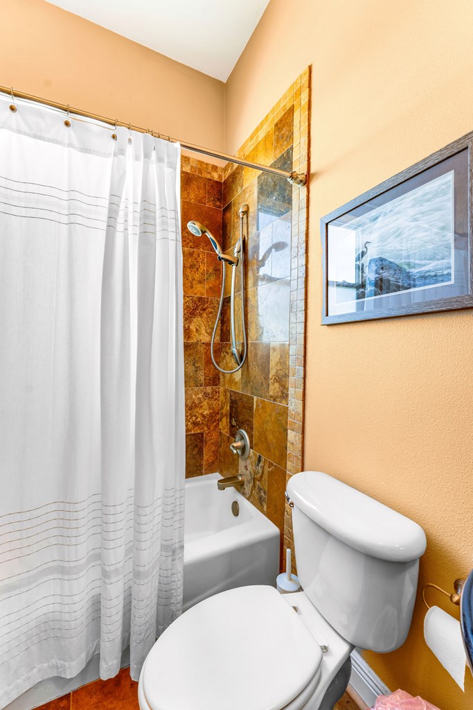 1065 W Gorrie Dr, St. George Island 32328