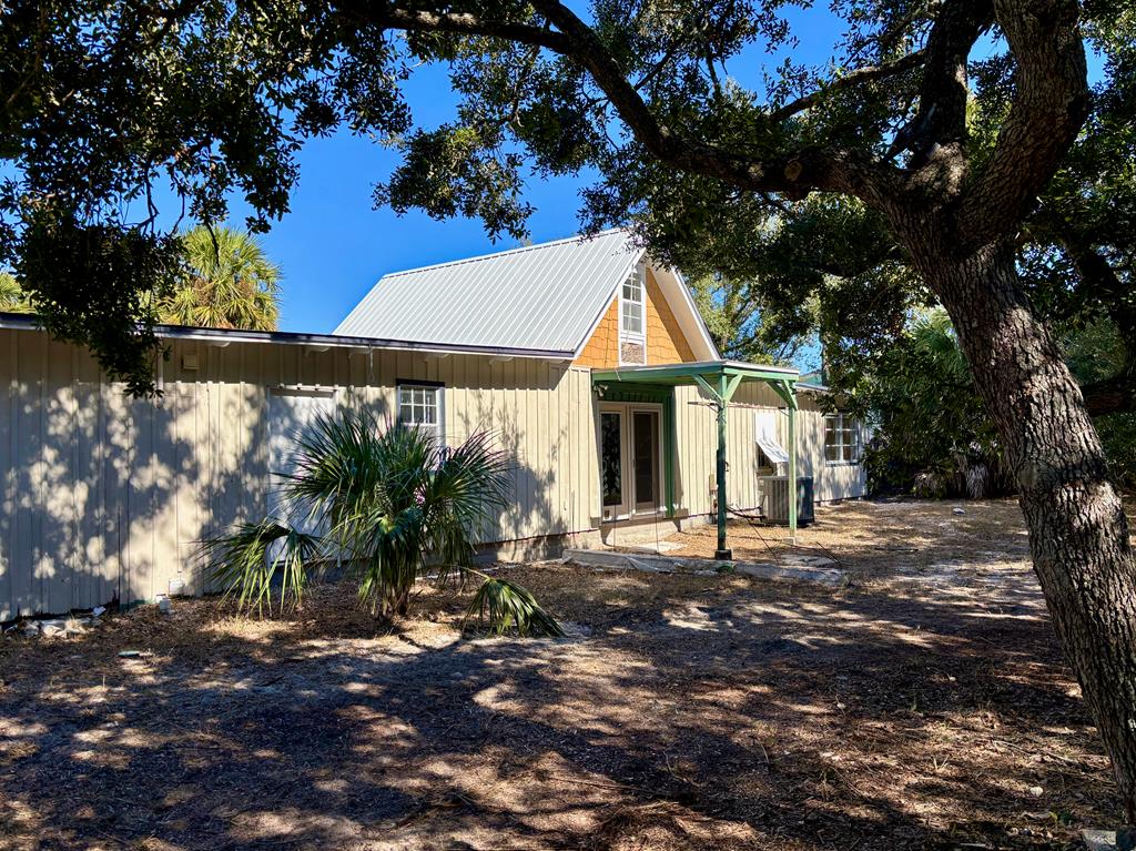316 W Pine Ave, St. George Island 32328