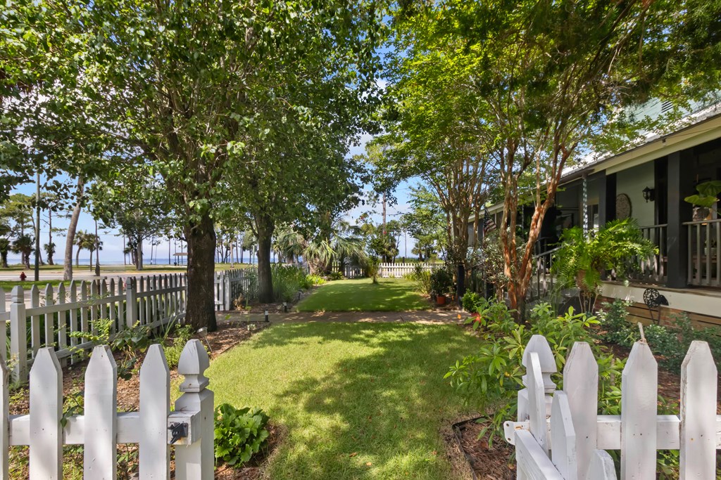 201 8th St, Port St. Joe 32456