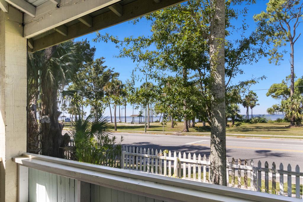201 8th St, Port St. Joe 32456