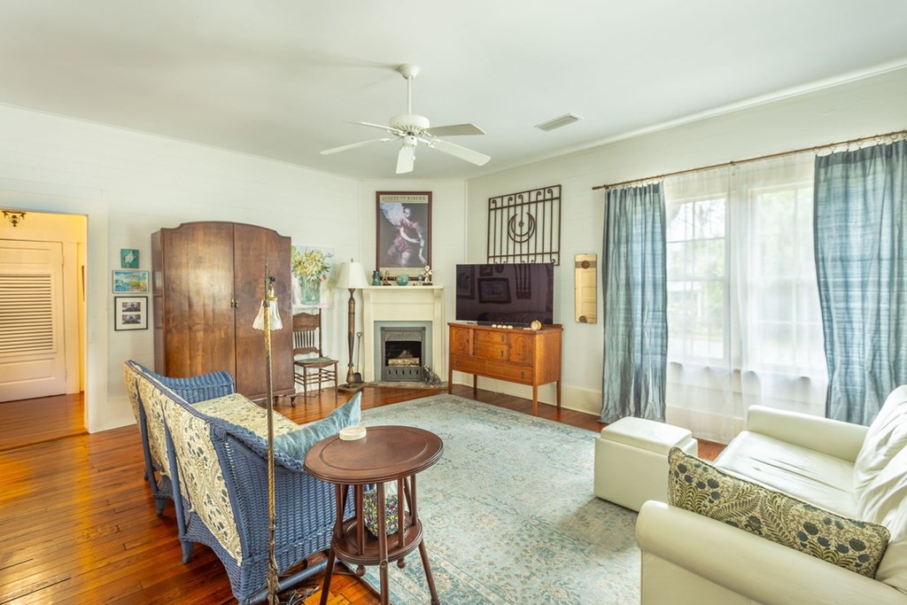 40 7th St, 32320