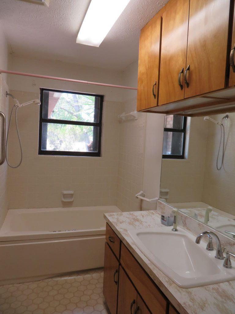 112 Hinton St, 32322