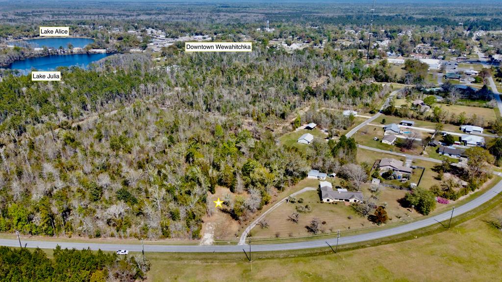 703 W River Rd, 32465