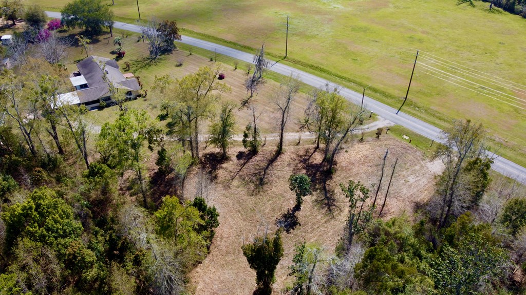 703 W River Rd, 32465