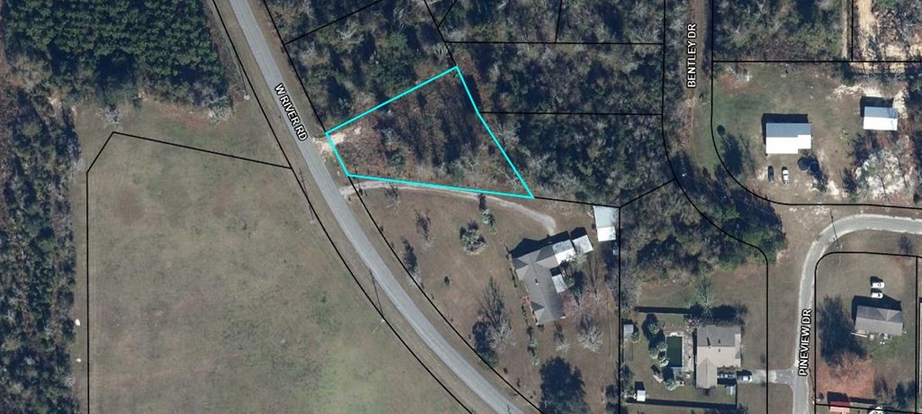 703 W River Rd, 32465