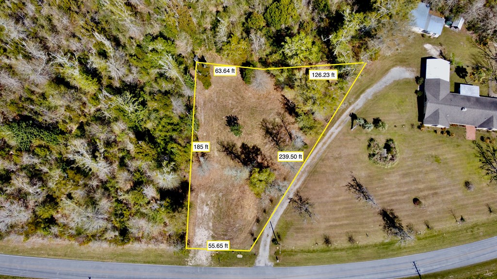 703 W River Rd, 32465