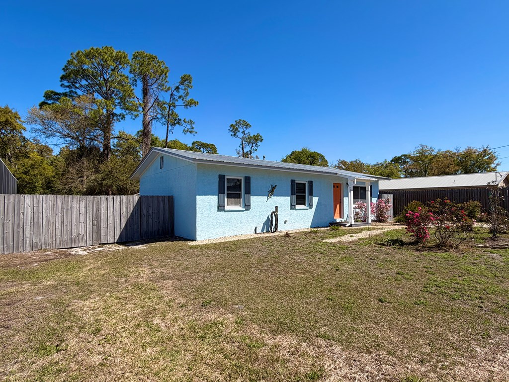 561 Welton Dr, Port St. Joe 32456