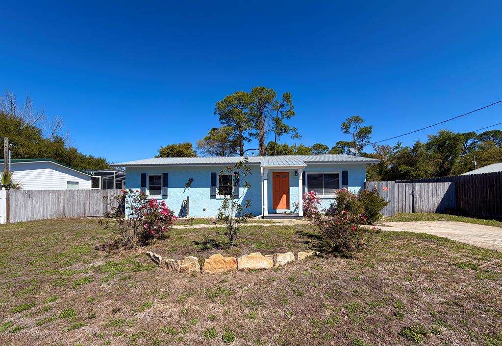 561 Welton Dr, Port St. Joe 32456