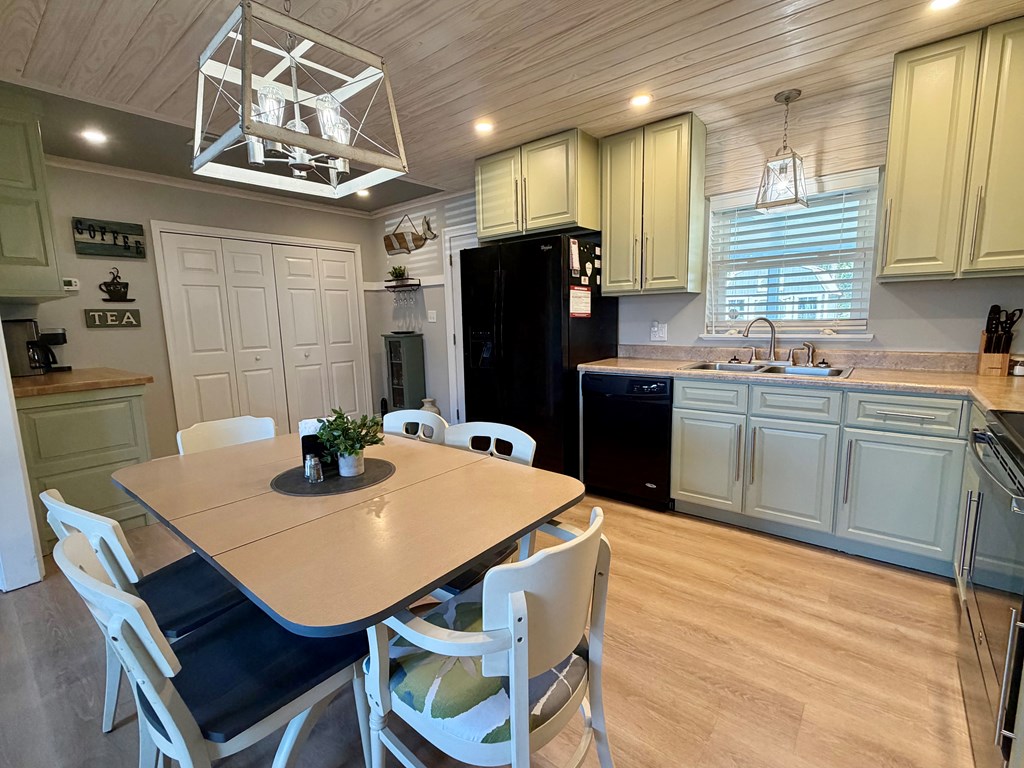 561 Welton Dr, Port St. Joe 32456