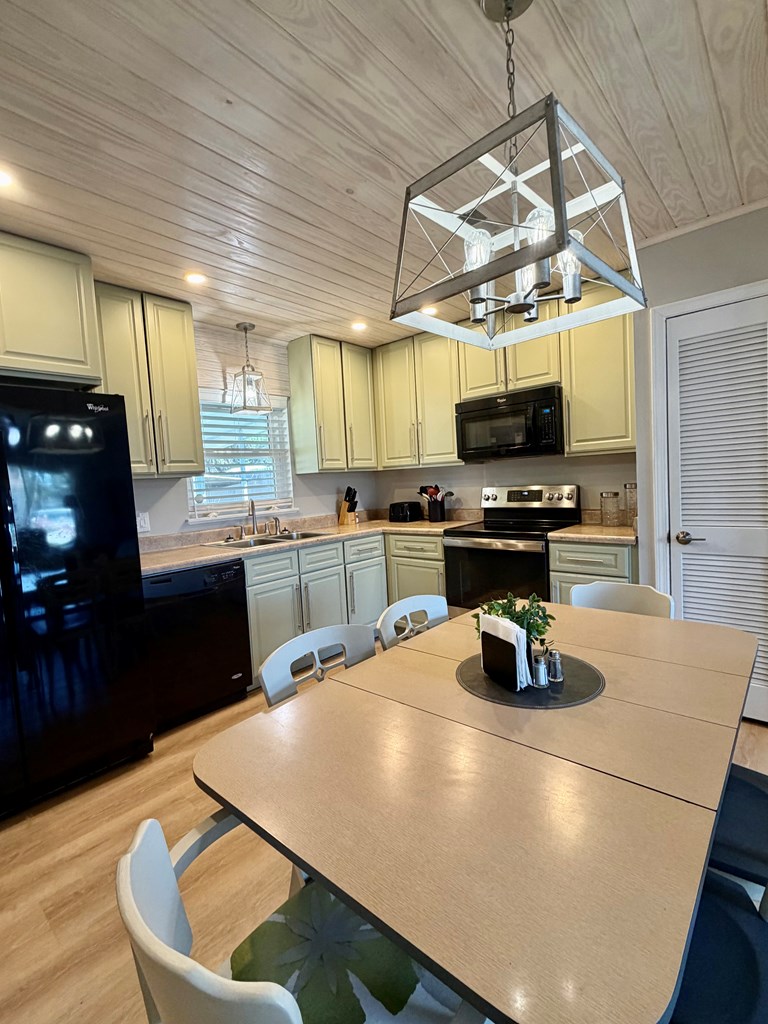 561 Welton Dr, Port St. Joe 32456