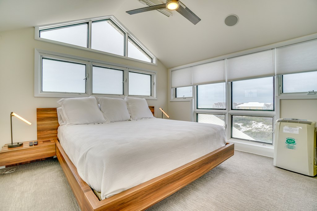 163 Seacliff Dr, 32456