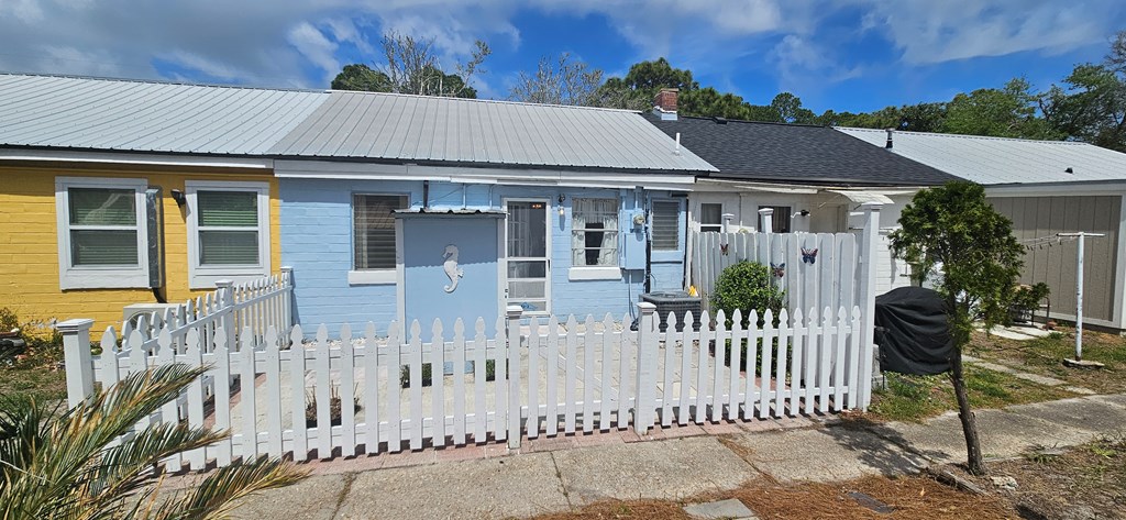 15-3 Collins Ave, 32323