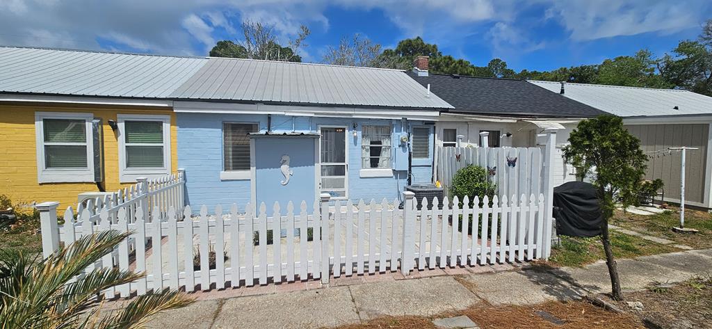 15-3 Collins Ave, 32323