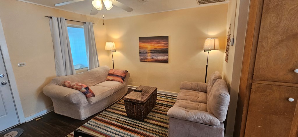 15-3 Collins Ave, 32323