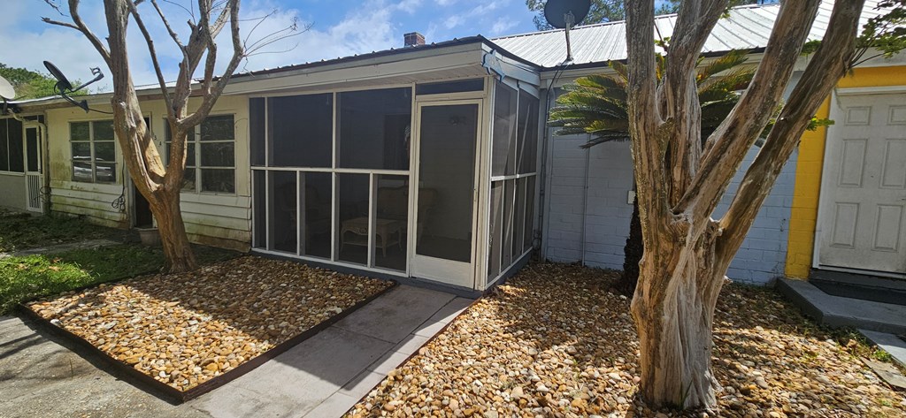 15-3 Collins Ave, 32323