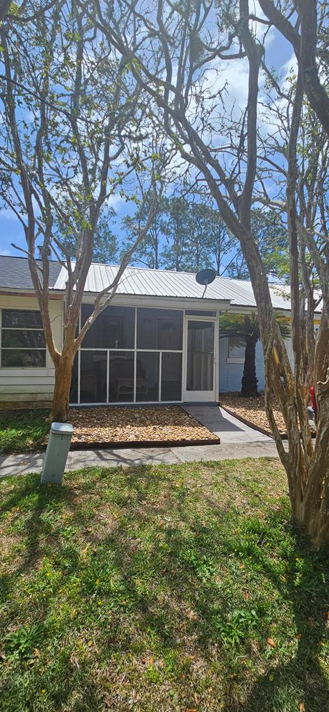 15-3 Collins Ave, 32323