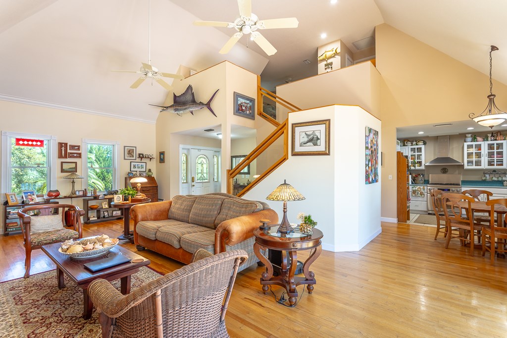 433 River Rd, 32322