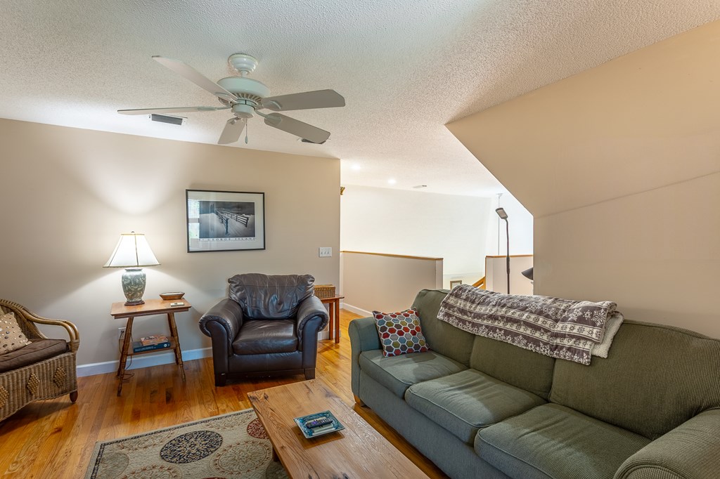 433 River Rd, 32322