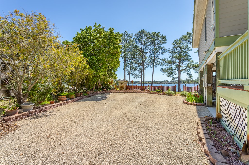 433 River Rd, 32322