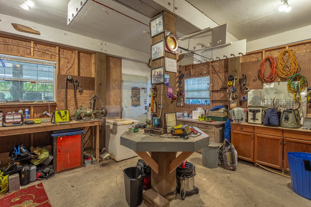 433 River Rd, 32322