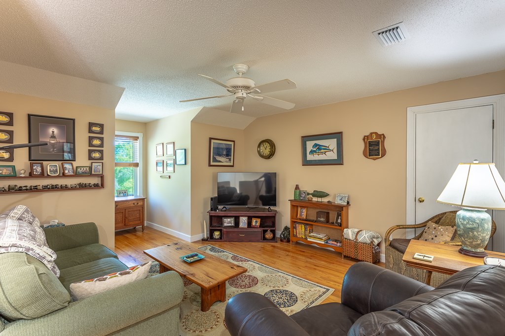 433 River Rd, 32322