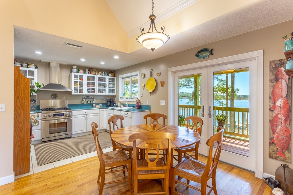 433 River Rd, 32322