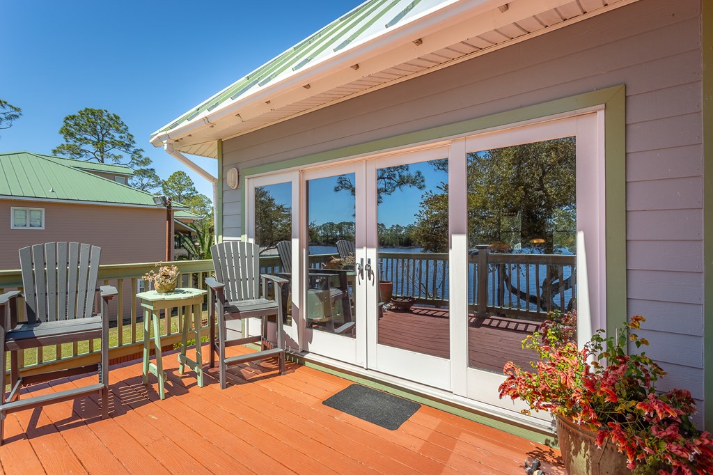 433 River Rd, 32322
