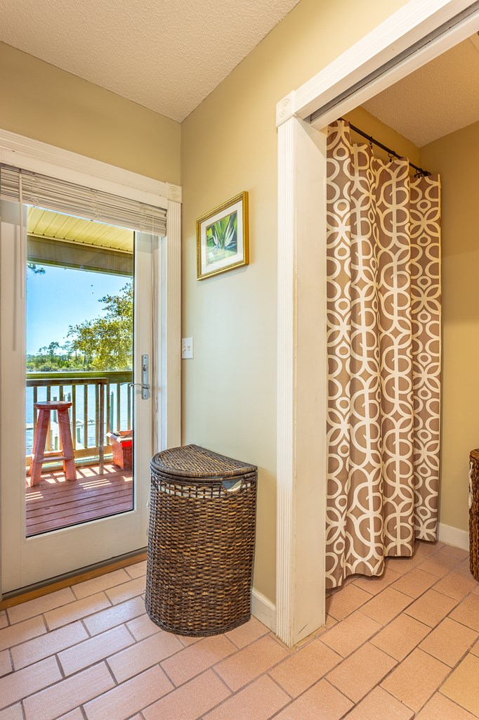 433 River Rd, 32322