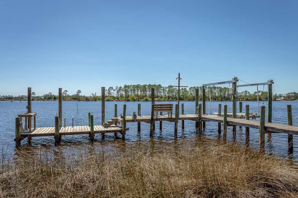 433 River Rd, 32322