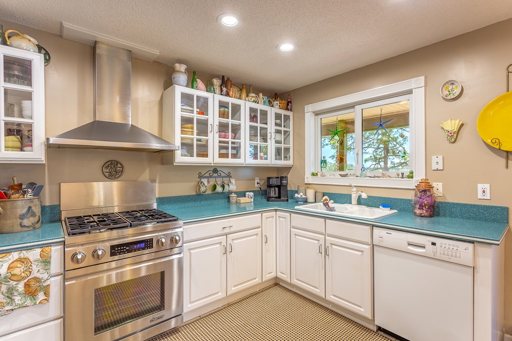 433 River Rd, 32322