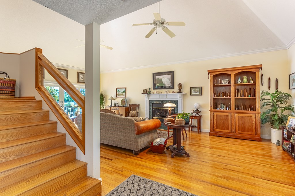 433 River Rd, 32322