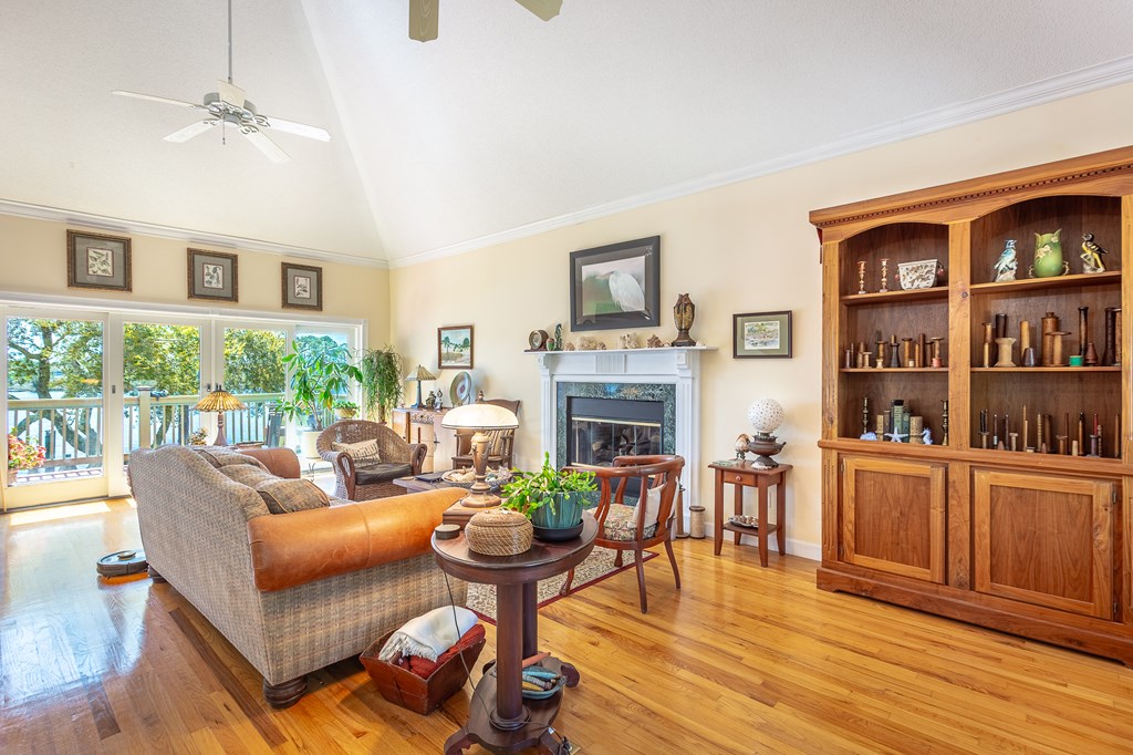 433 River Rd, 32322
