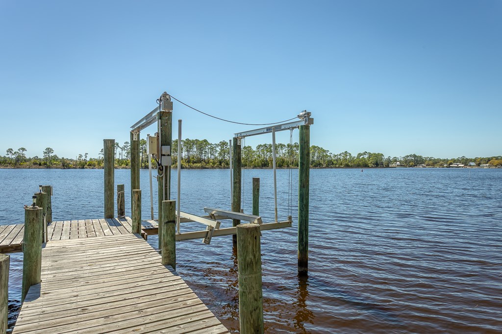 433 River Rd, 32322
