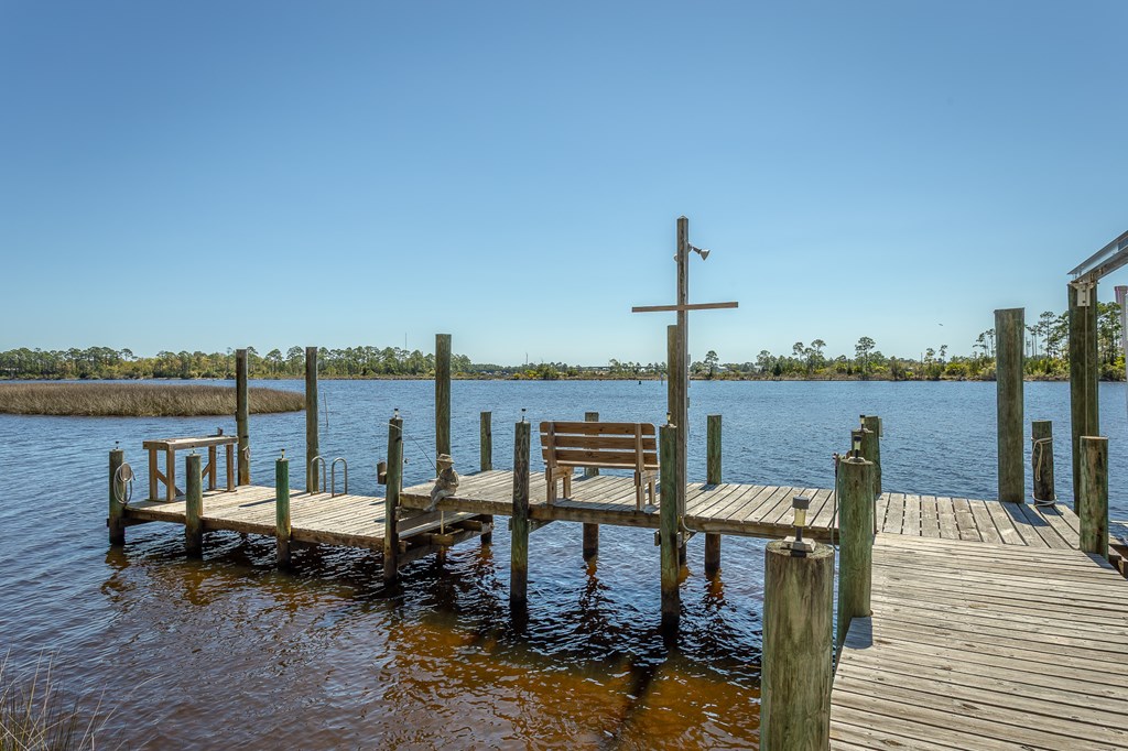 433 River Rd, 32322