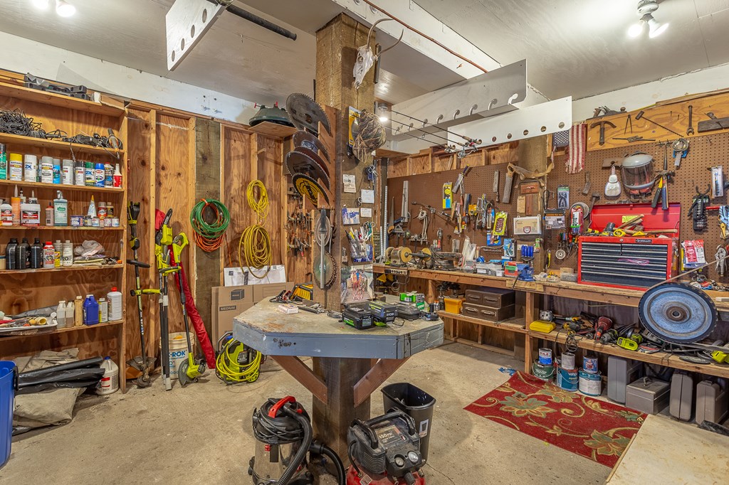 433 River Rd, 32322