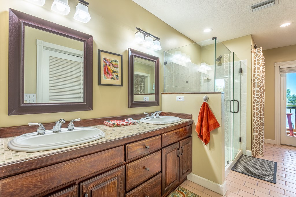 433 River Rd, 32322