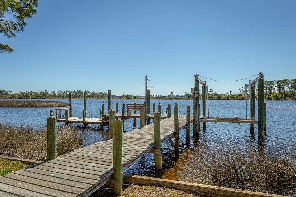 433 River Rd, 32322