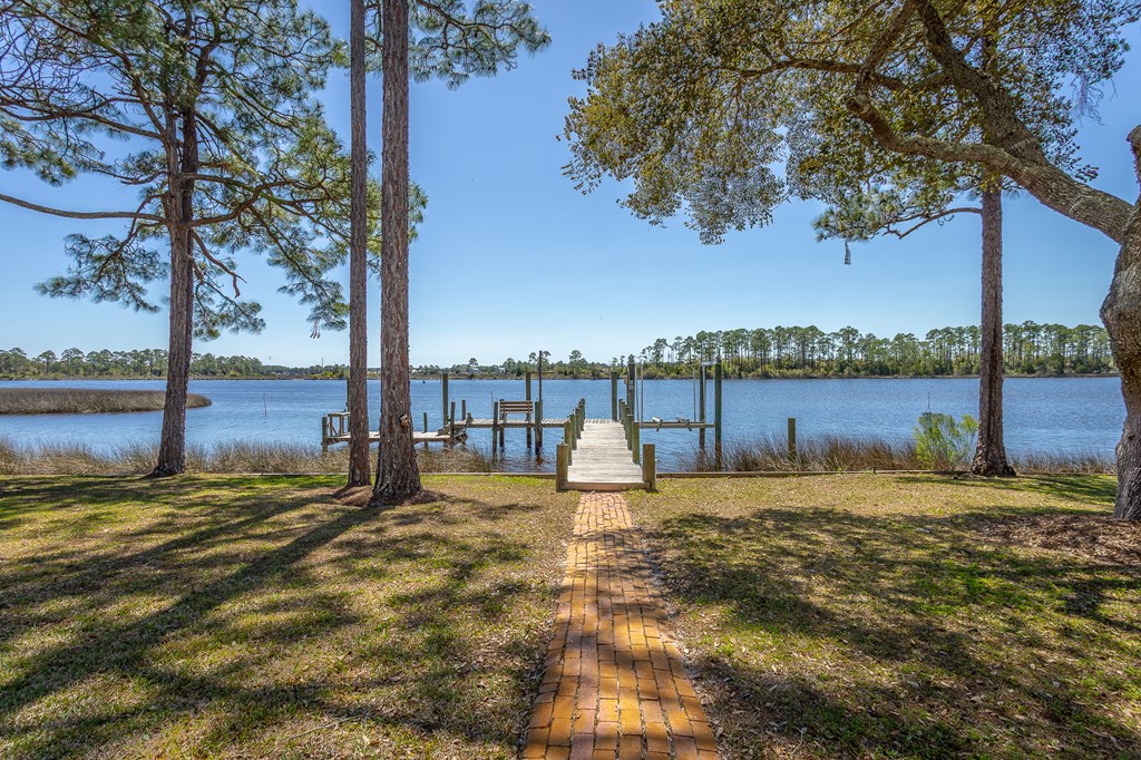433 River Rd, 32322
