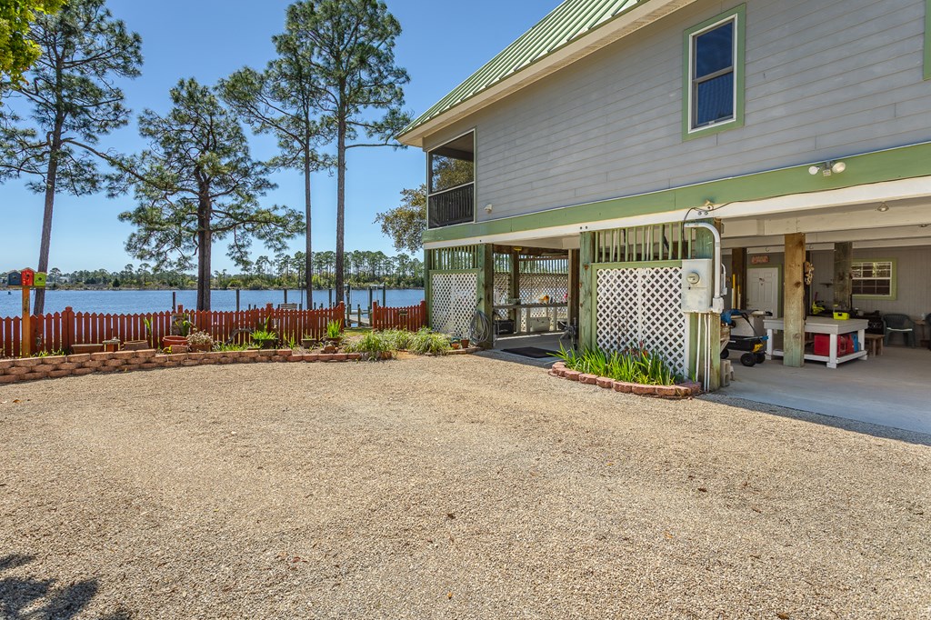 433 River Rd, 32322