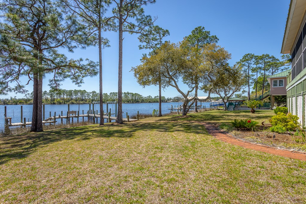 433 River Rd, 32322