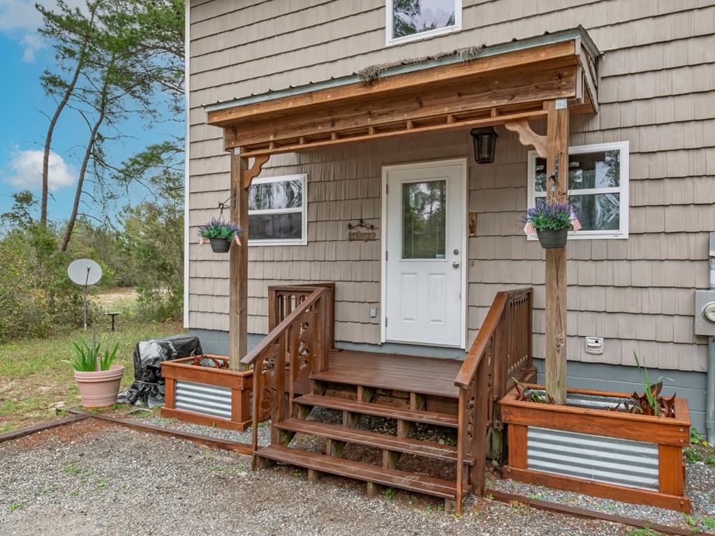 221 Folks Dr, 32322