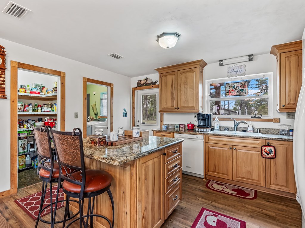 221 Folks Dr, 32322