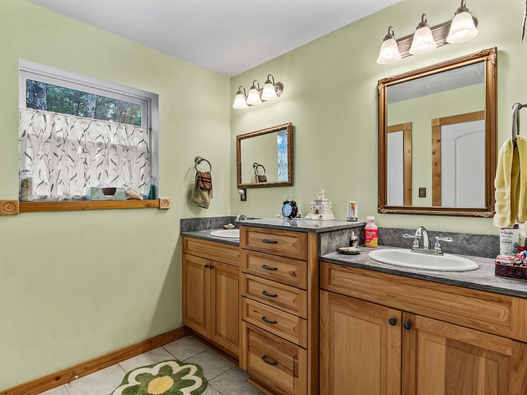 221 Folks Dr, 32322
