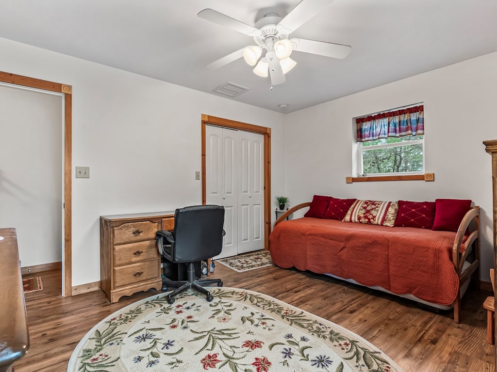 221 Folks Dr, 32322