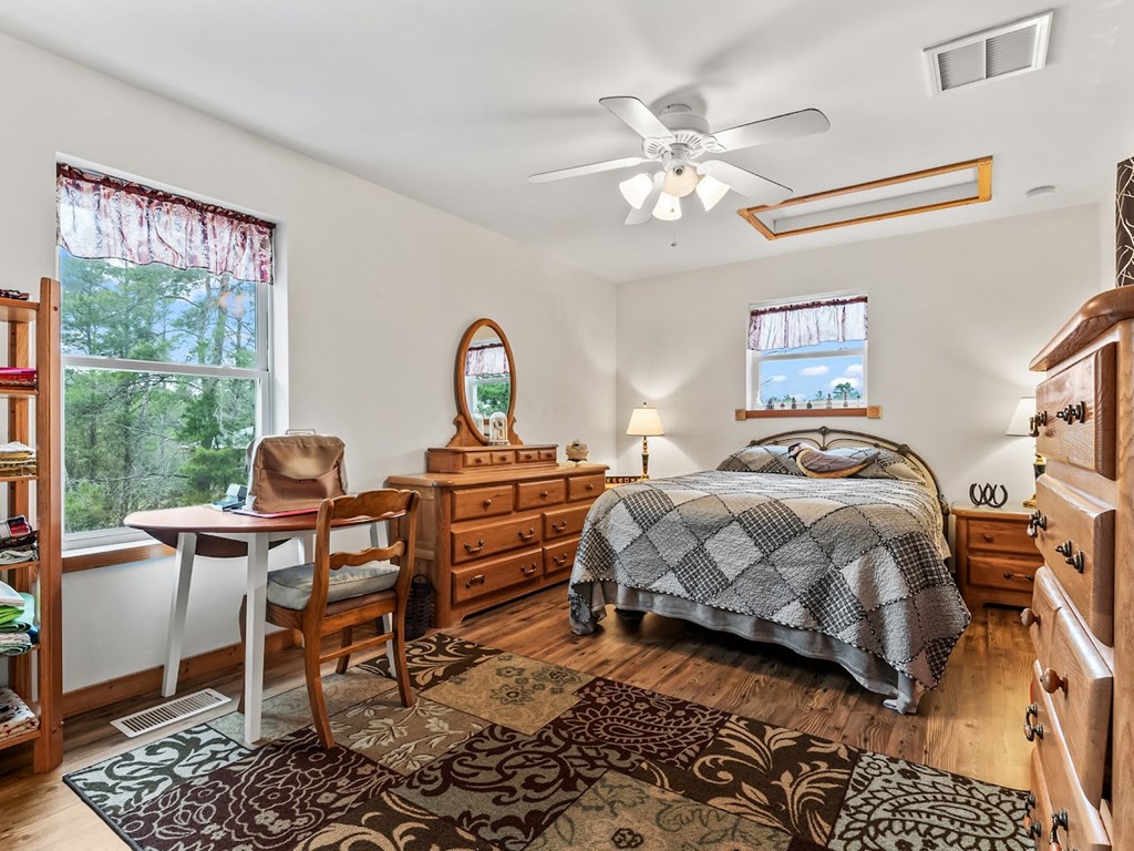 221 Folks Dr, 32322