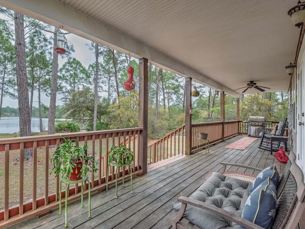 221 Folks Dr, 32322