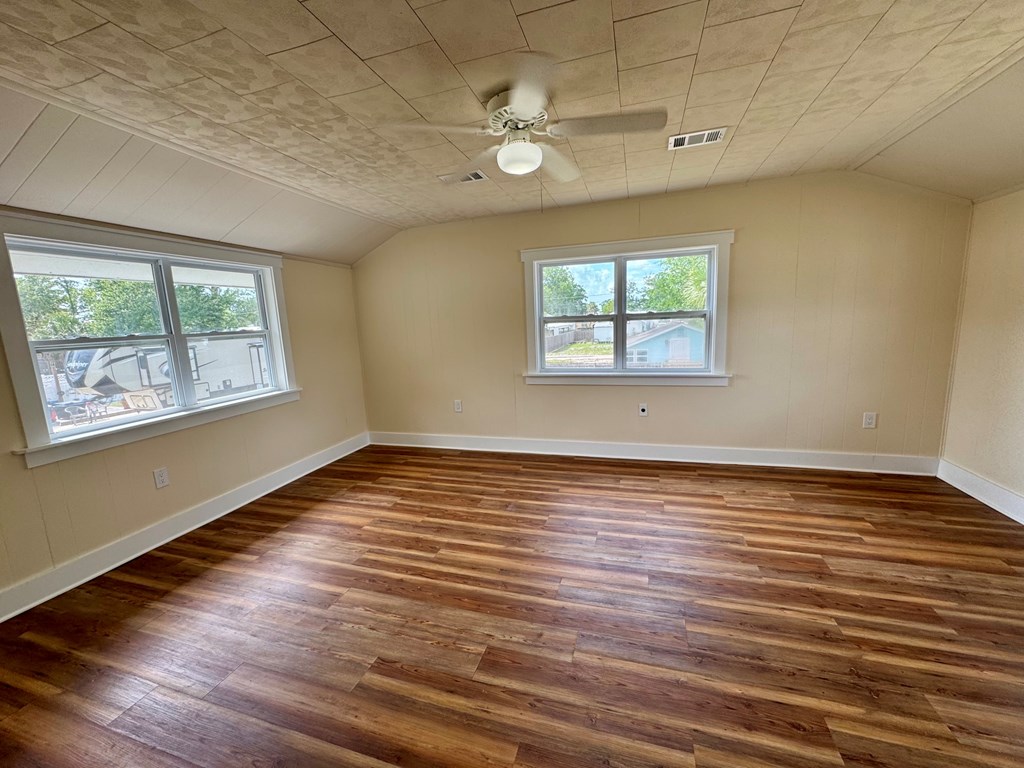 525 8th St, Port St. Joe 32456 Unit: U/s