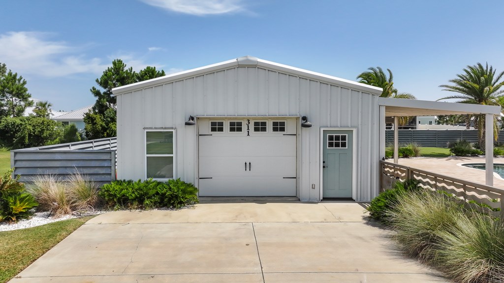 311 Bailey Ln, 32456